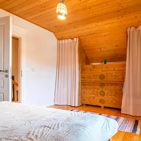 Hikeslovakia House *